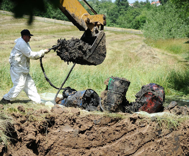 Њиве нам рађају отровне буриће